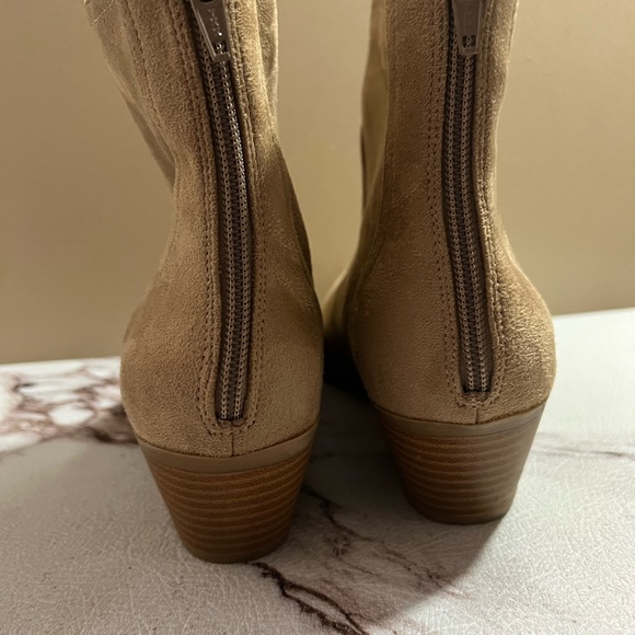 Banana Republic Womens Fuax Suede Solid Bootie Boots, Taupe Size 9. - Picture 5 of 9
